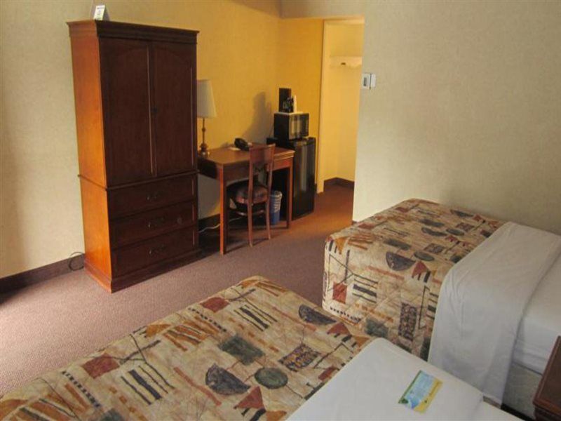 Days By Wyndham Monterey-fisherman's Wharf Aquarium Motel Monterey