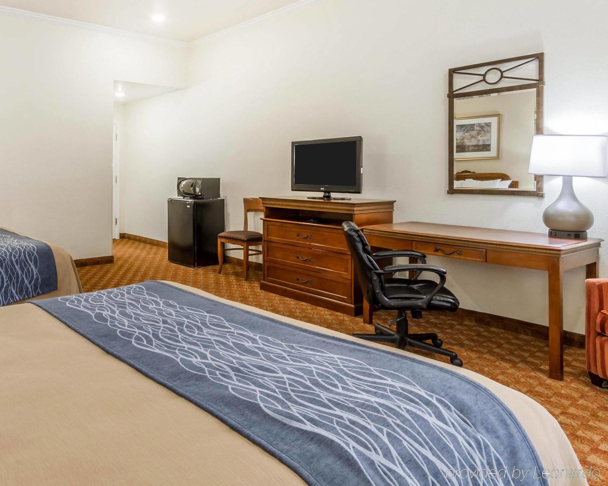 Comfort Peninsula Airport 2*