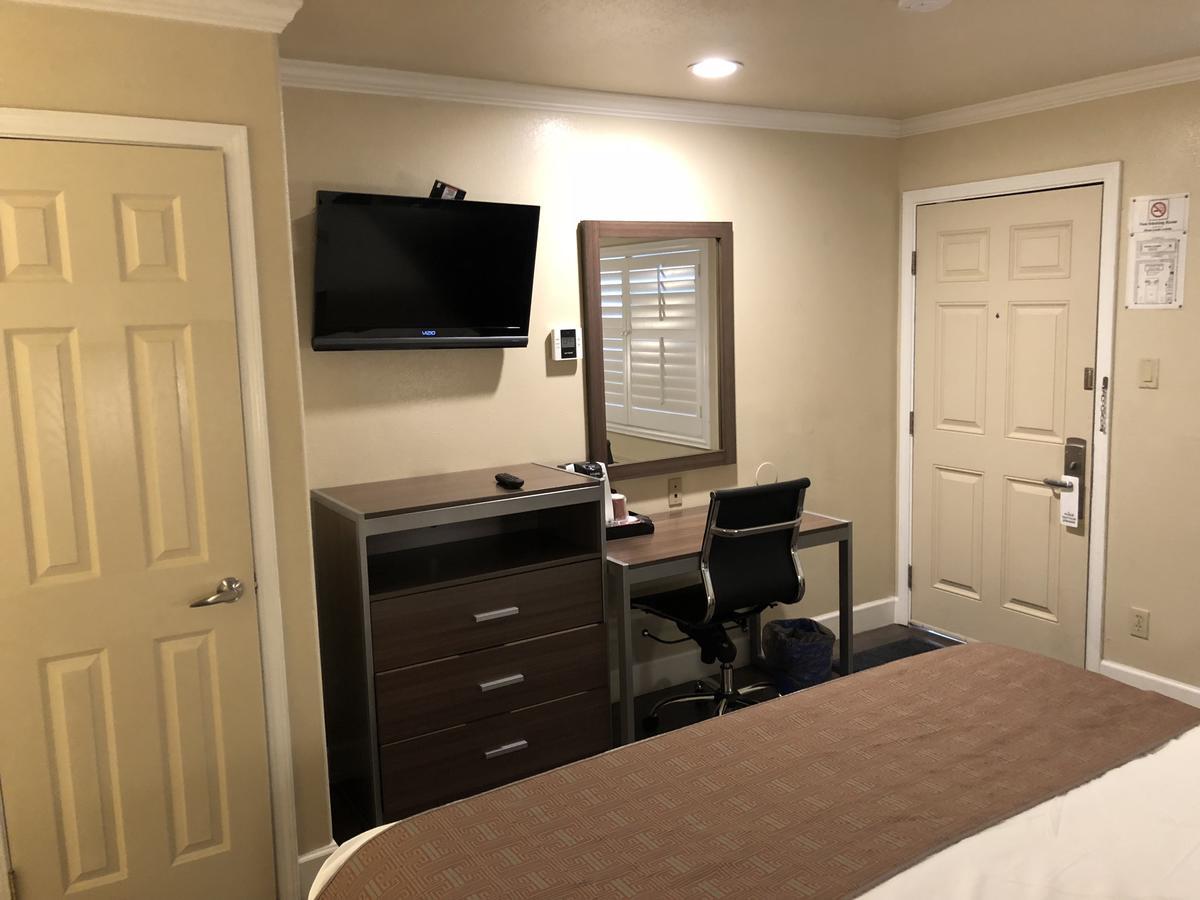El Castell Motel Monterey