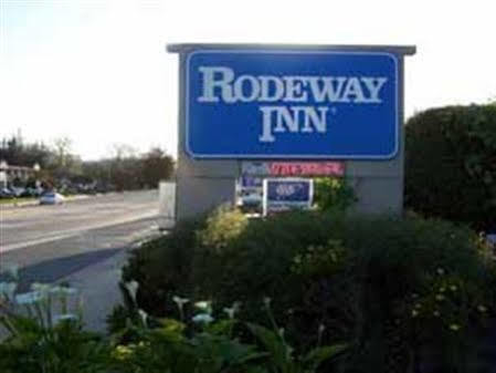 Rodeway Near Fairgrounds * Monterey
