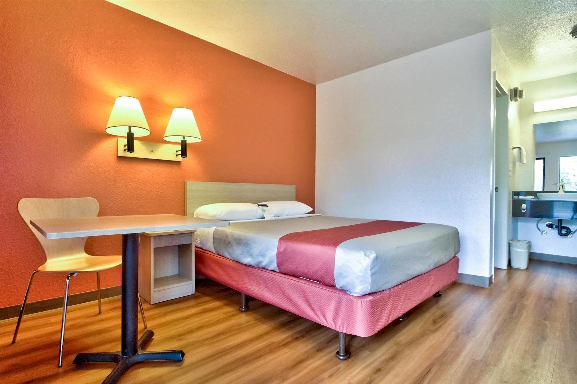 6-monterey, Ca Hotel