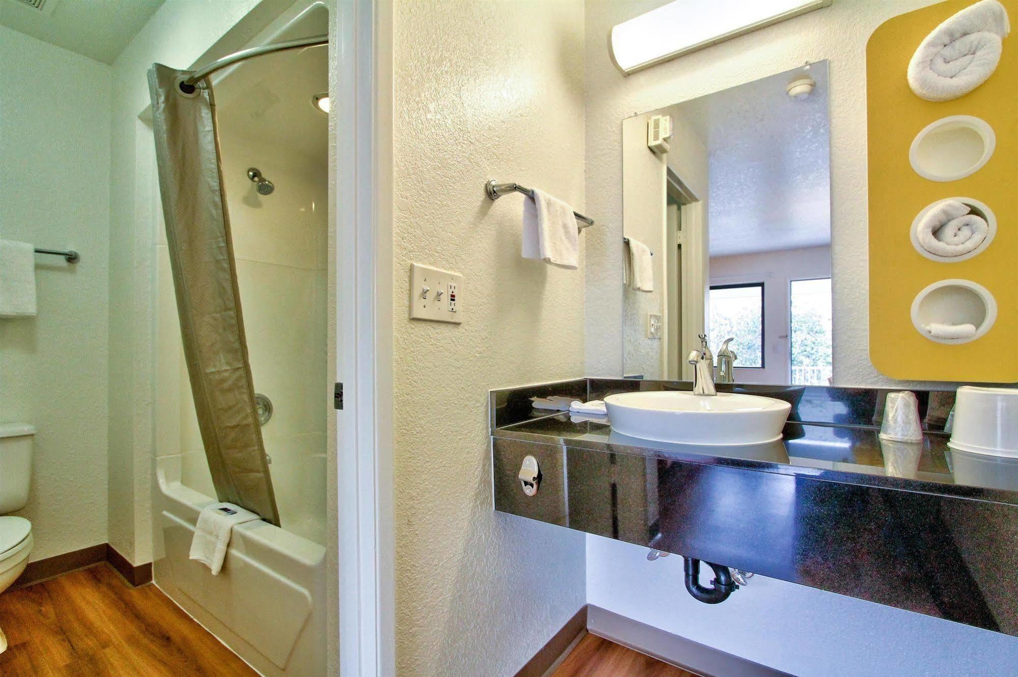 6-monterey, Ca 2*