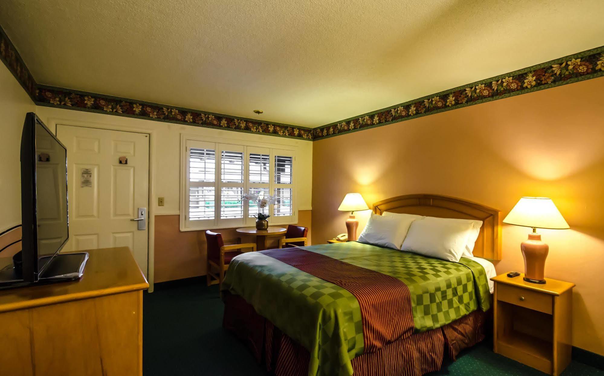 Padre Oaks Motel Monterey