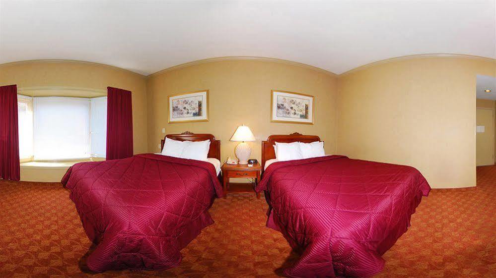 Comfort Peninsula Airport 2*