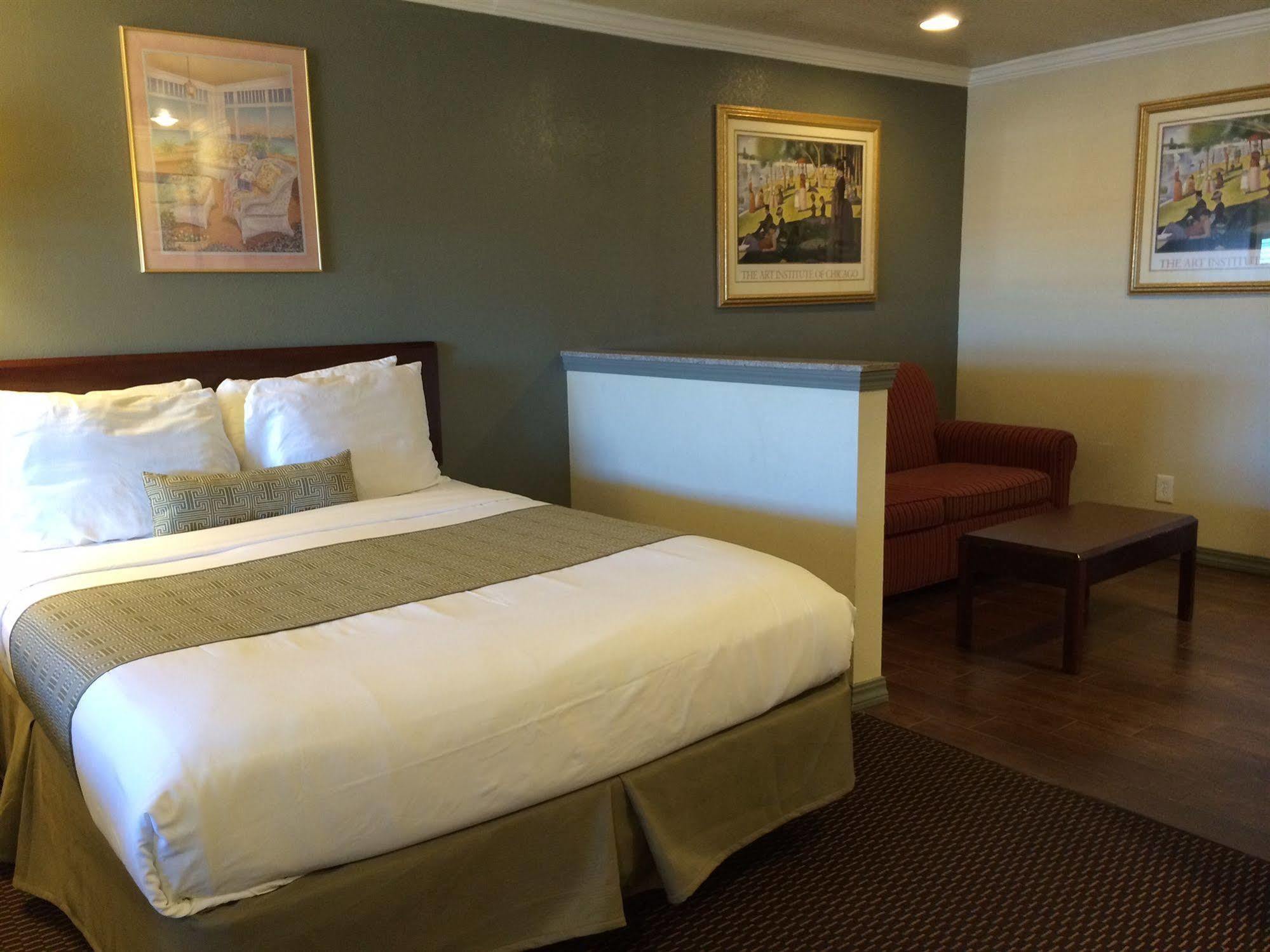 El Castell Motel Monterey