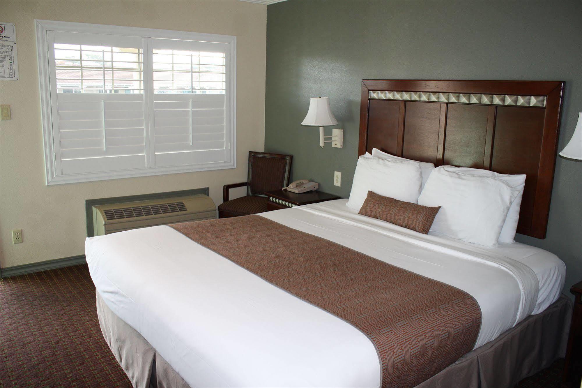 El Castell Motel Monterey