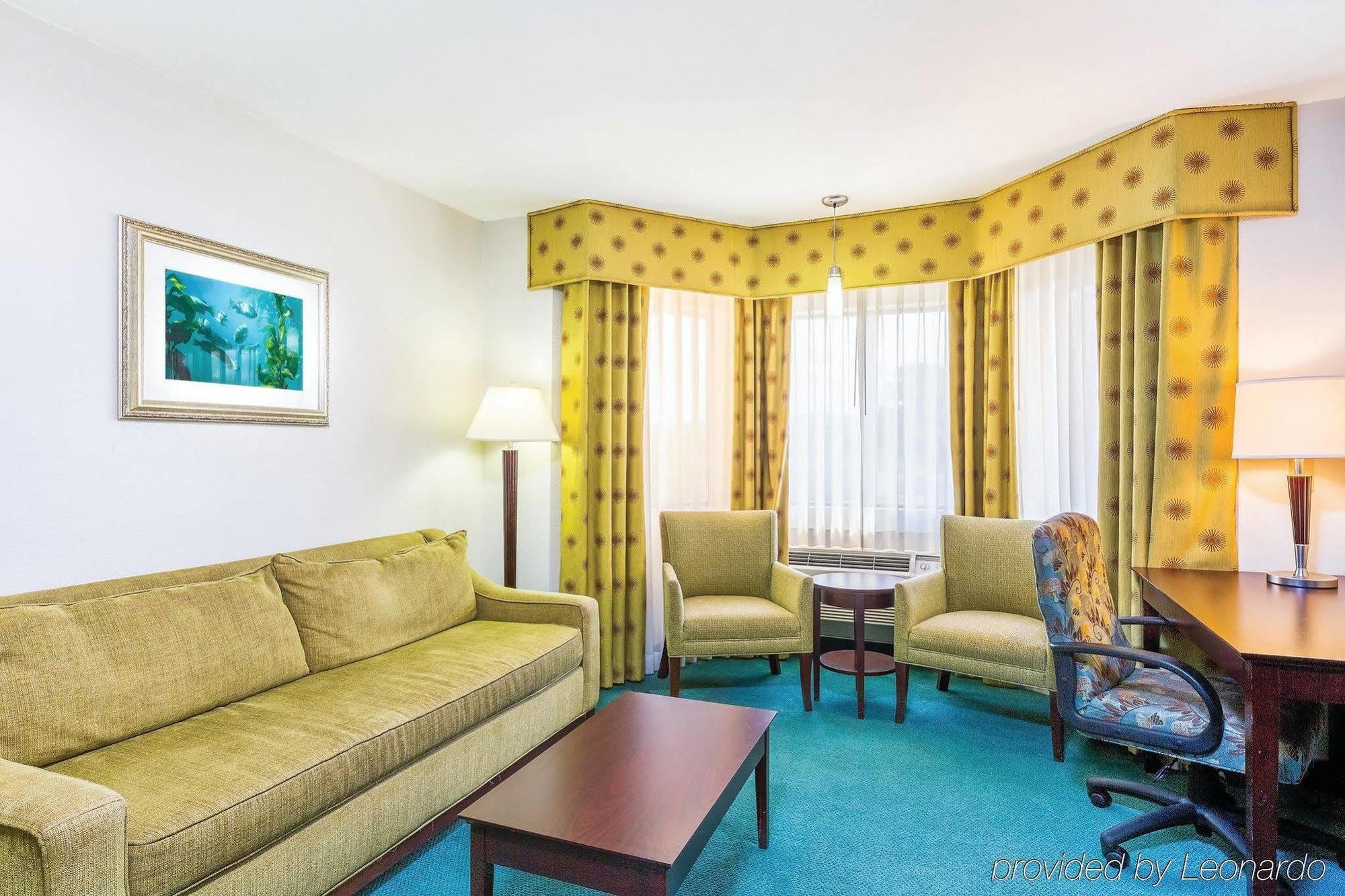 Hotel Hampton 3*