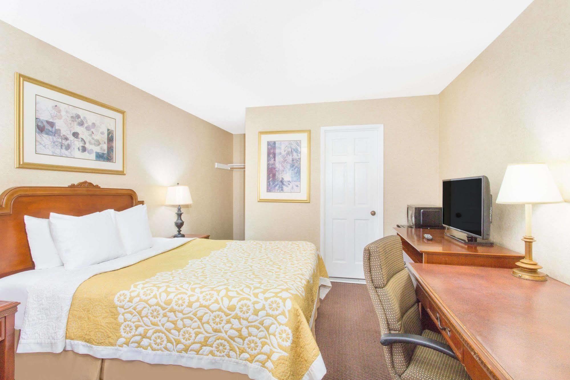 Days By Wyndham Monterey-fisherman's Wharf Aquarium Motel 2*