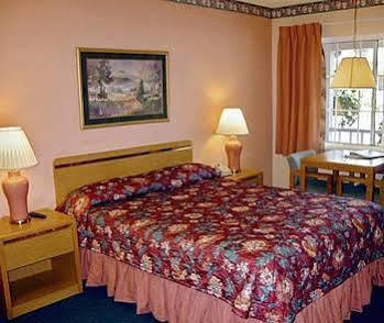Padre Oaks 2* Monterey