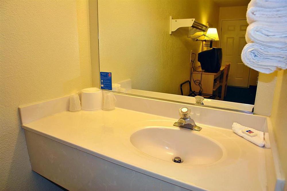 6-monterey, Ca Hotel