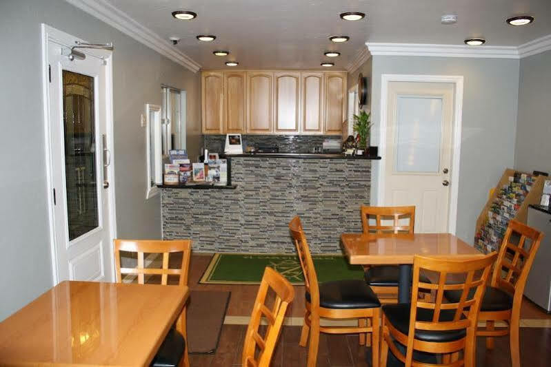 El Castell Motel Monterey