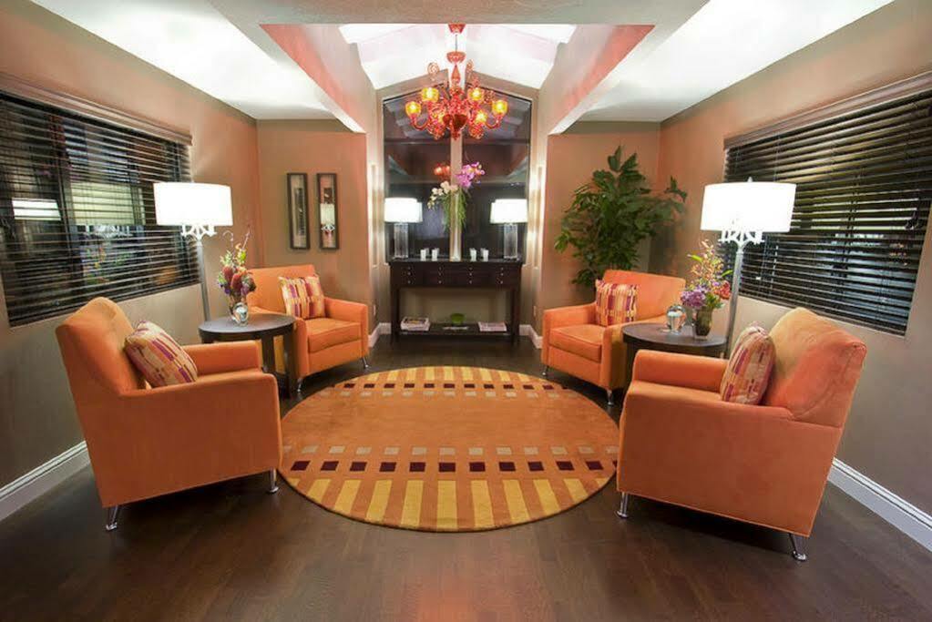 Hotel Mariposa And