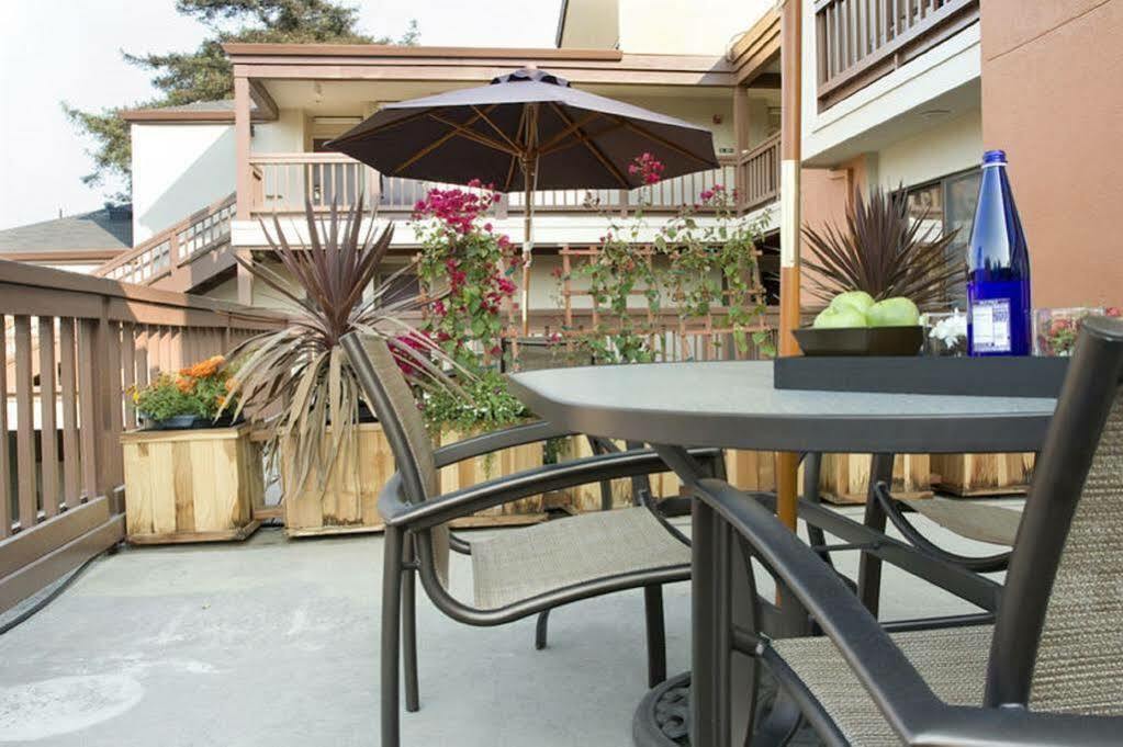 Mariposa And 3* Monterey