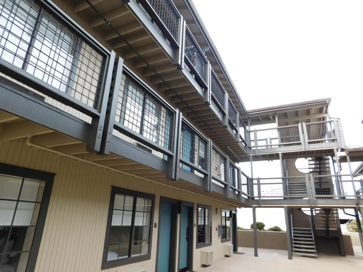 Wave Street 4* Monterey