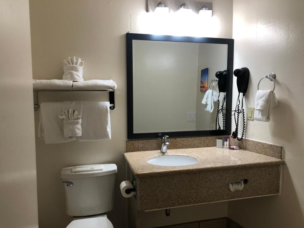 Motel Americas Value Presidents On Munras