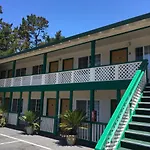 Monterey Pines Inn