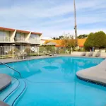 Travelodge By Wyndham Monterey Bay