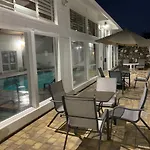 Stargazer Inn And Suites