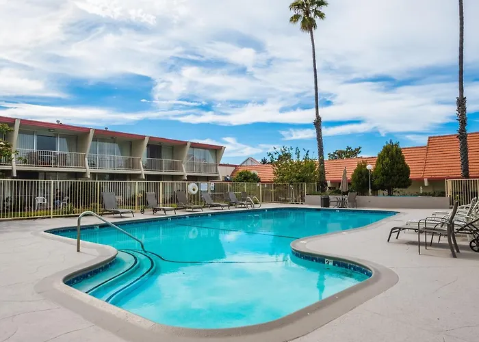 Travelodge By Wyndham Monterey Bay