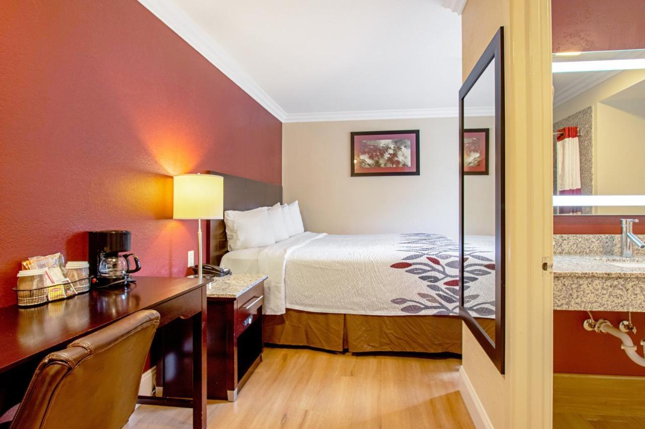 Red Roof & Motel 2*