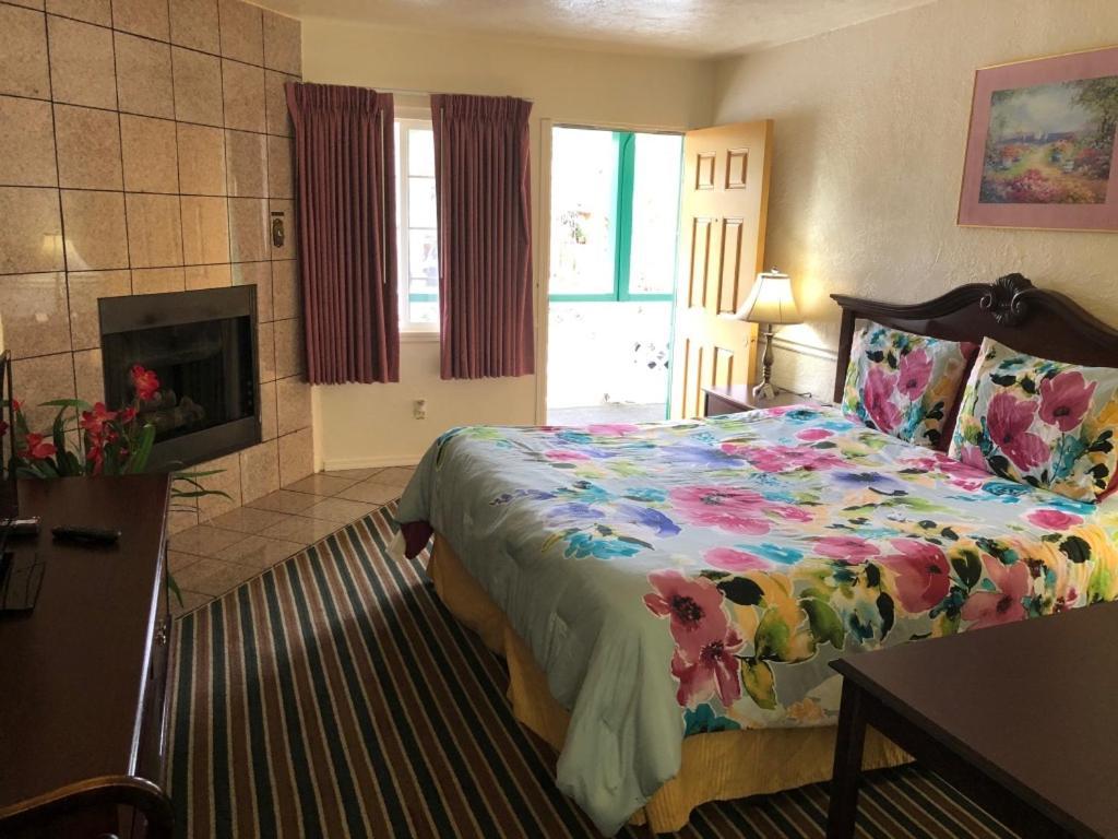 Motel Pines