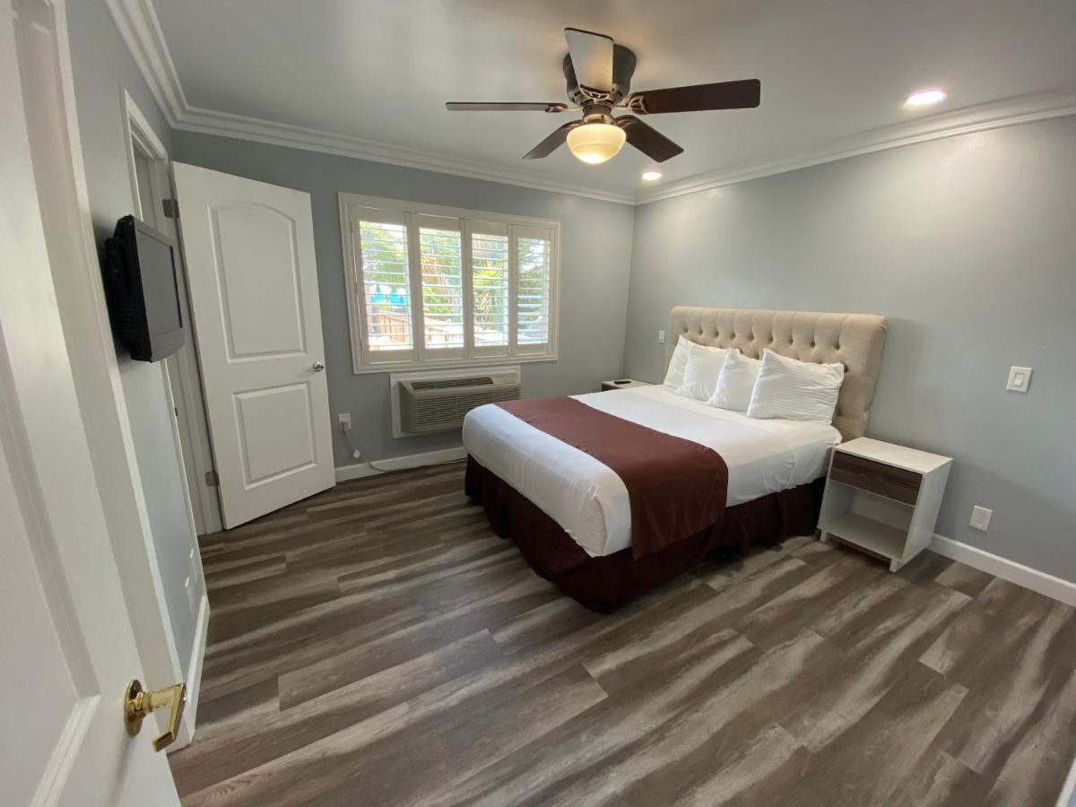 Lone Oak Motel 2*
