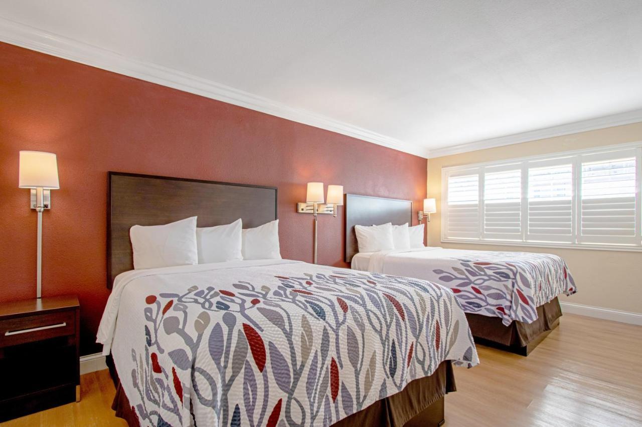 Motel Red Roof & 2*