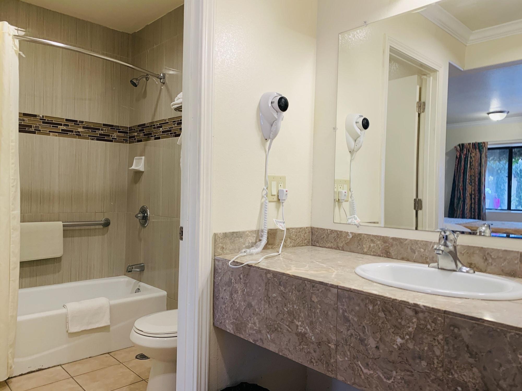 Oceanside Motel 2*