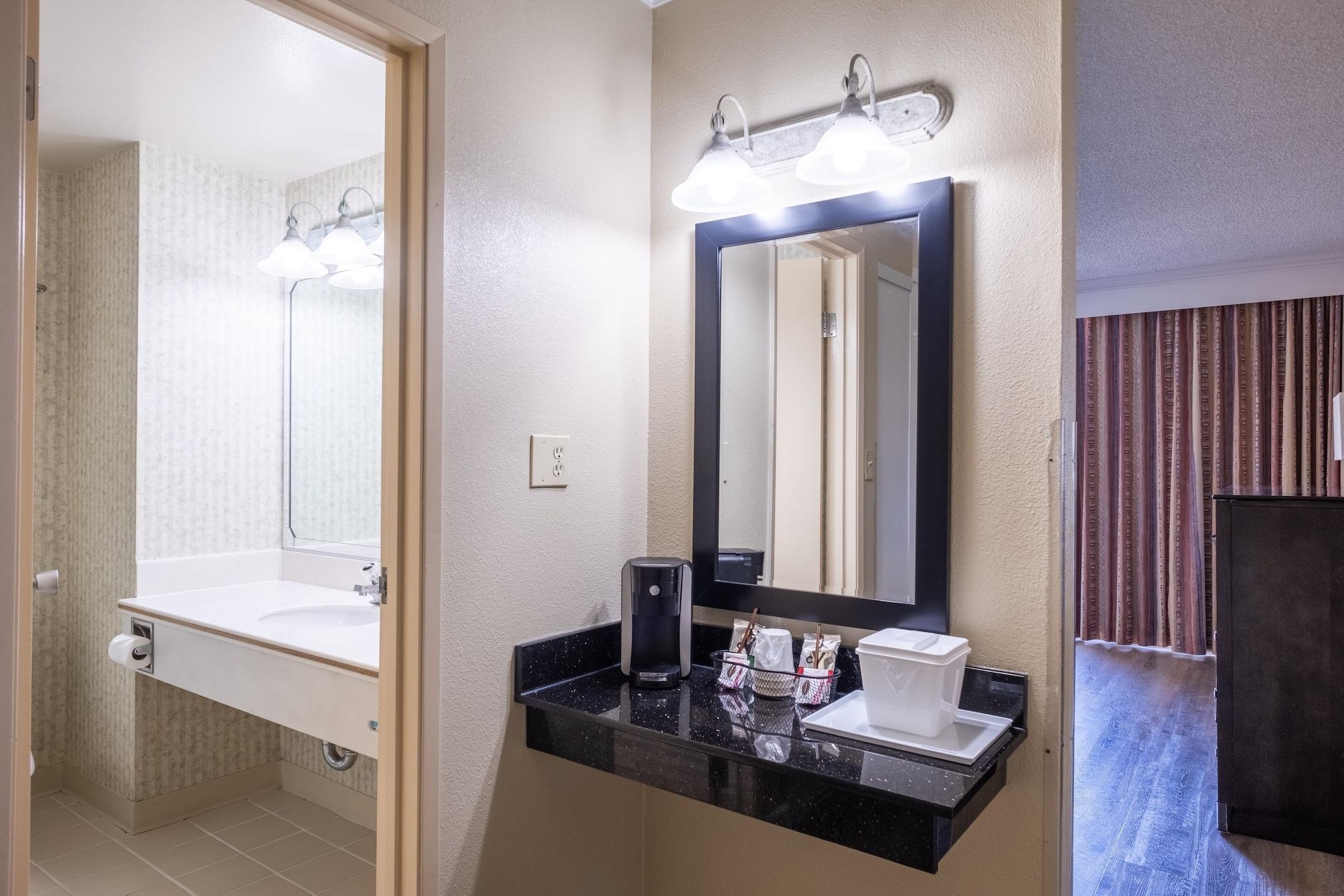 Travelodge By Wyndham Bay 3*