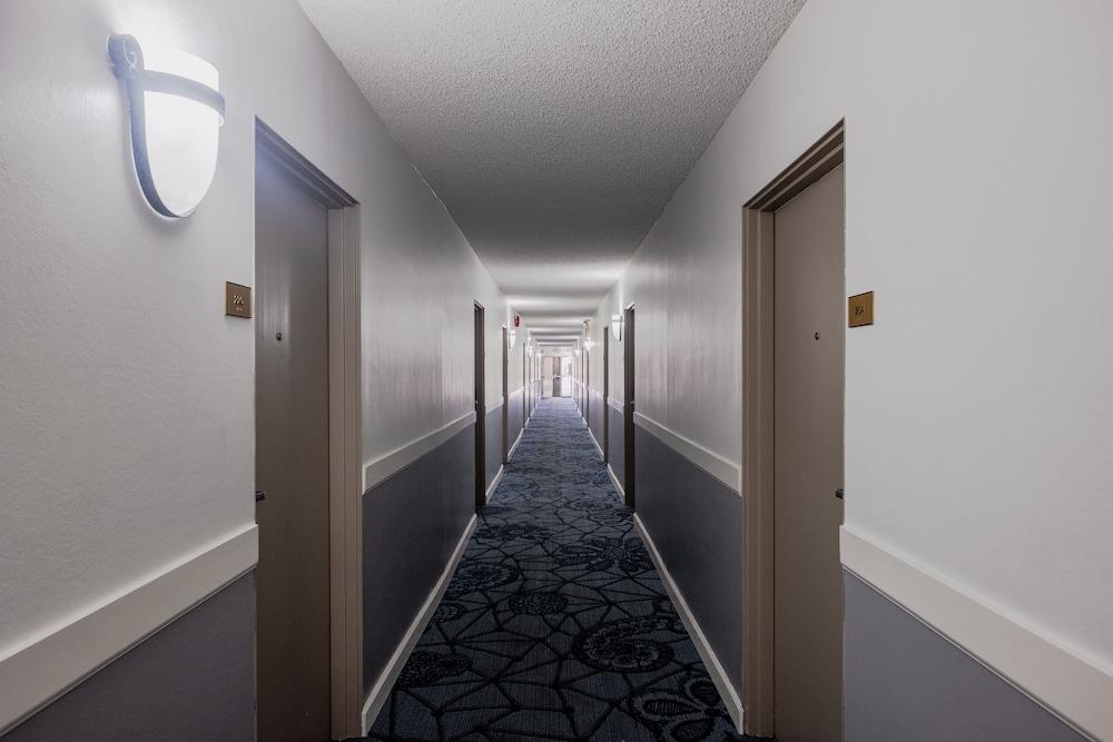 Travelodge By Wyndham Bay