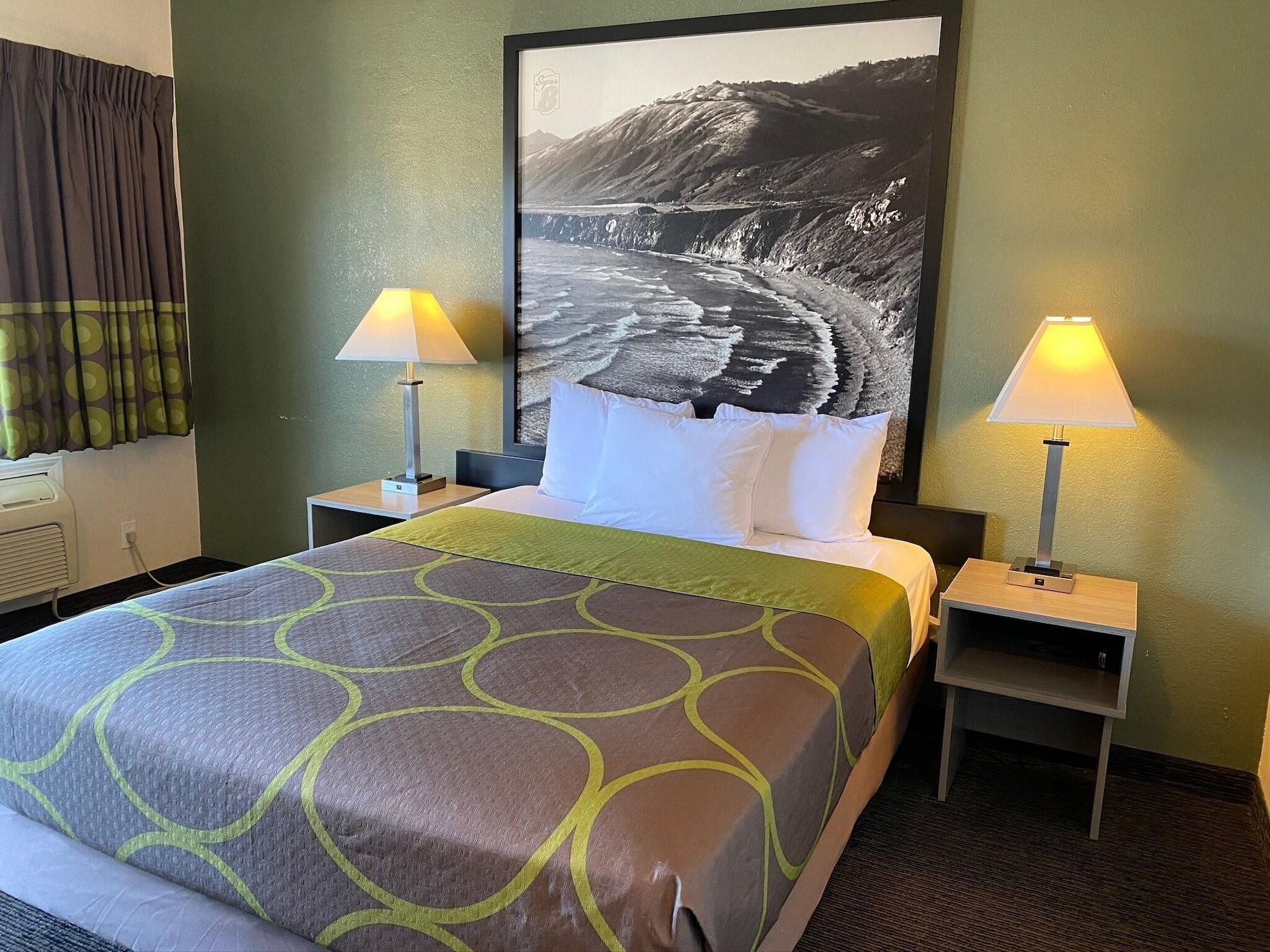 Super 8 By Wyndham Motel 2*
