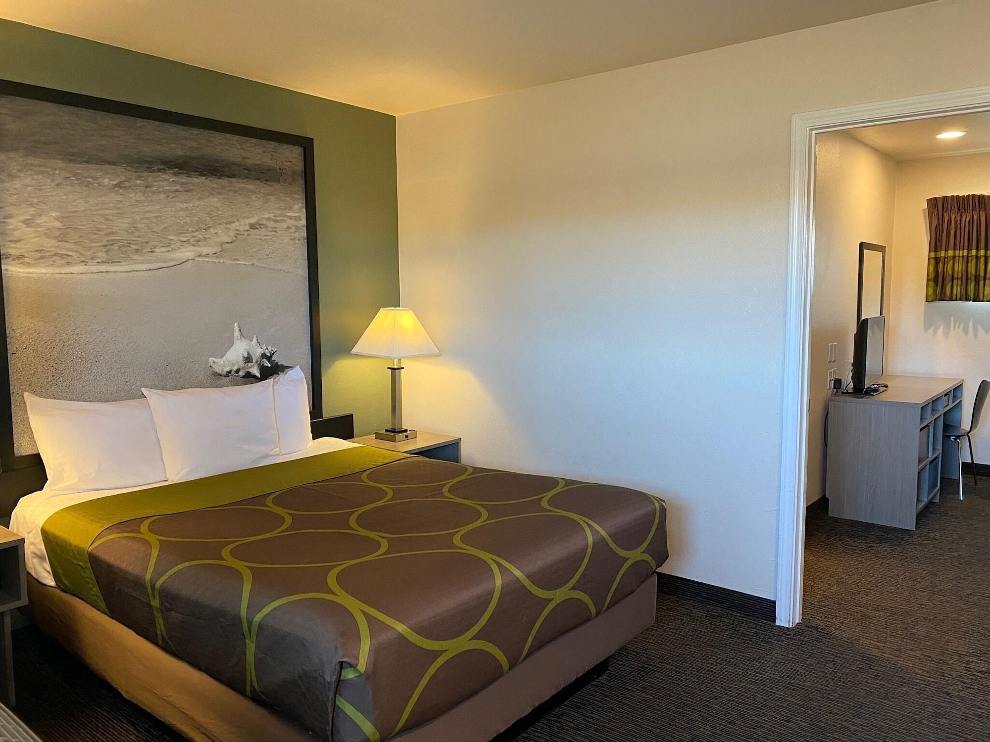 Super 8 By Wyndham Motel Monterey