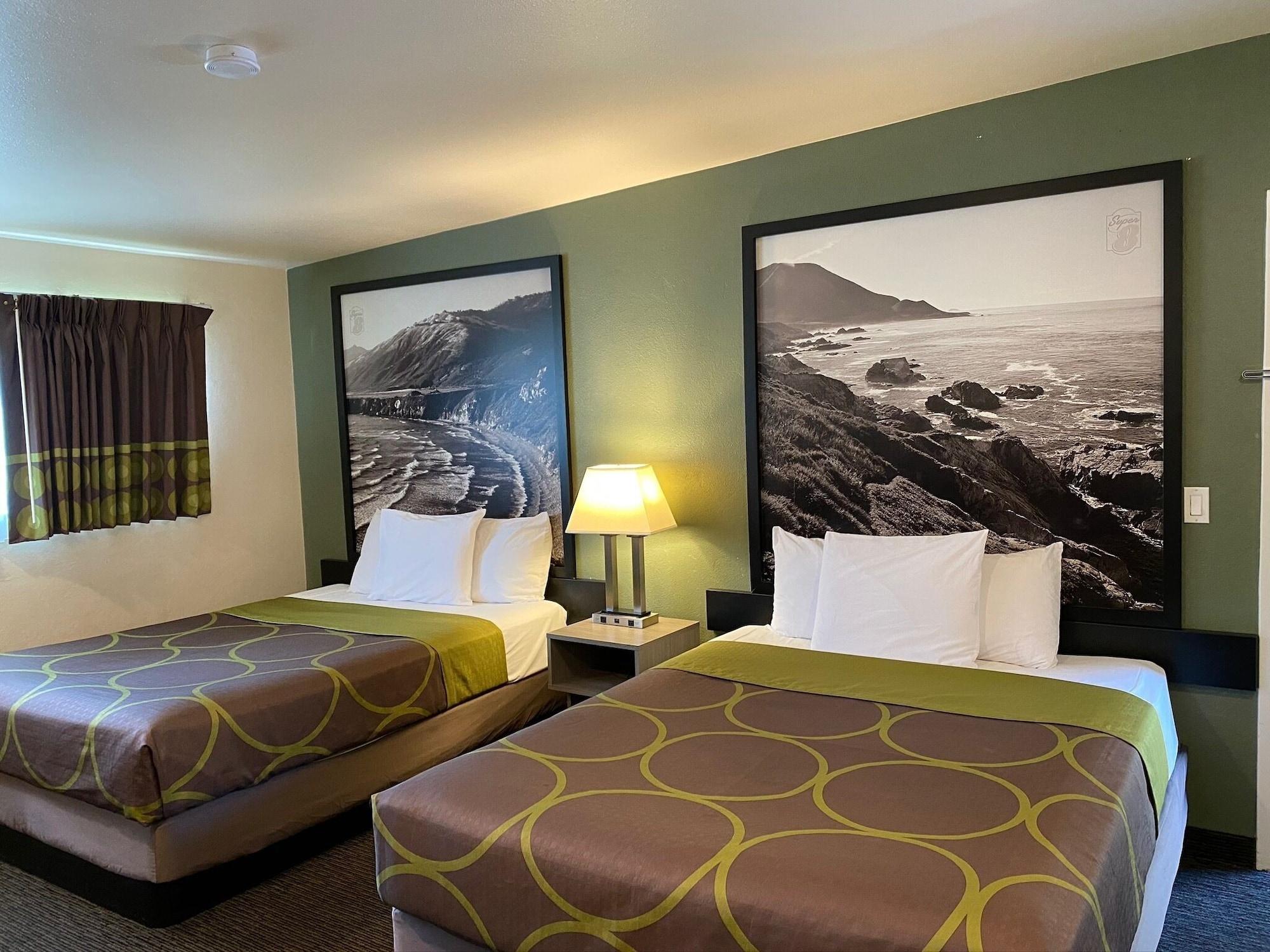Super 8 By Wyndham Monterey