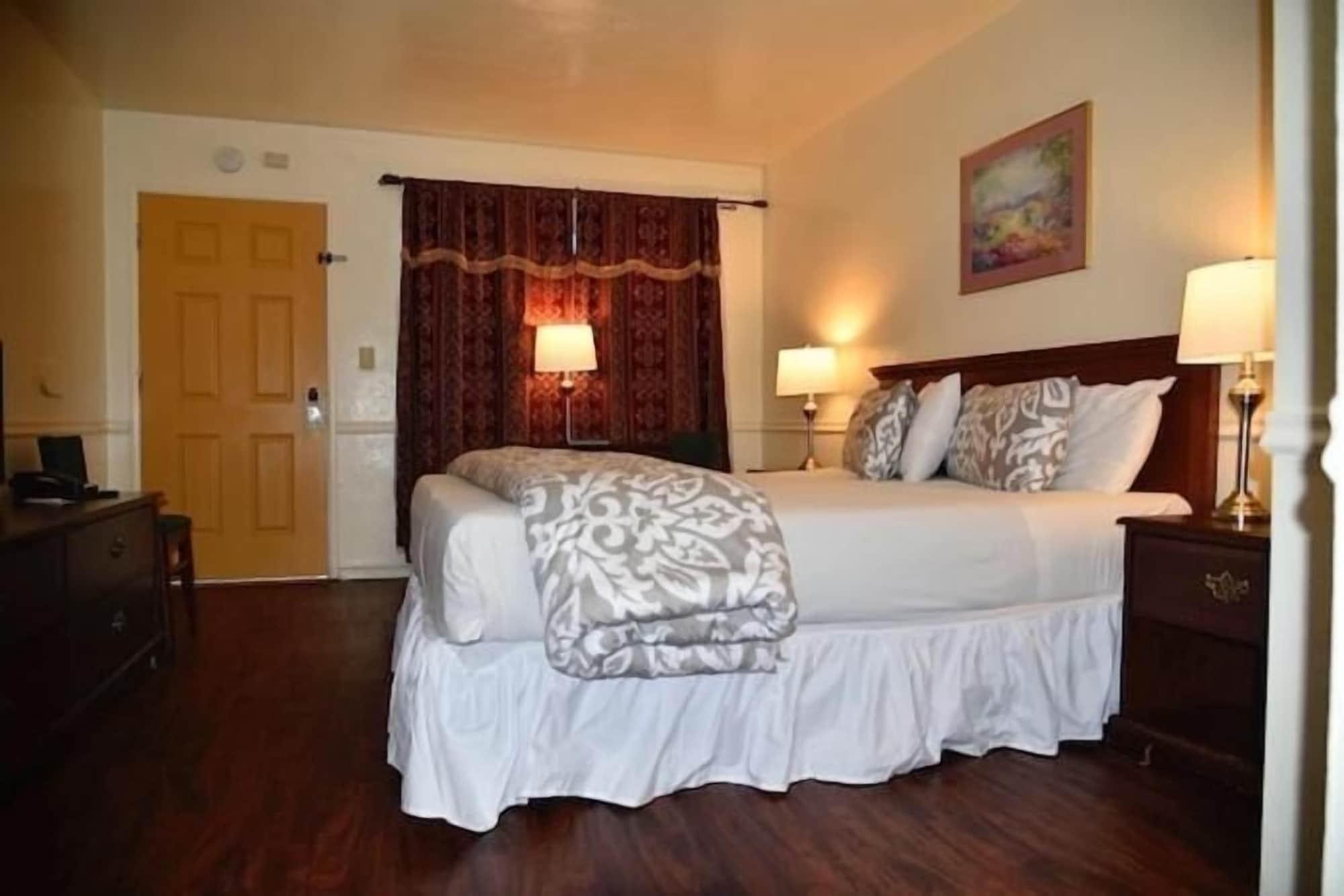 Motel Pines Monterey