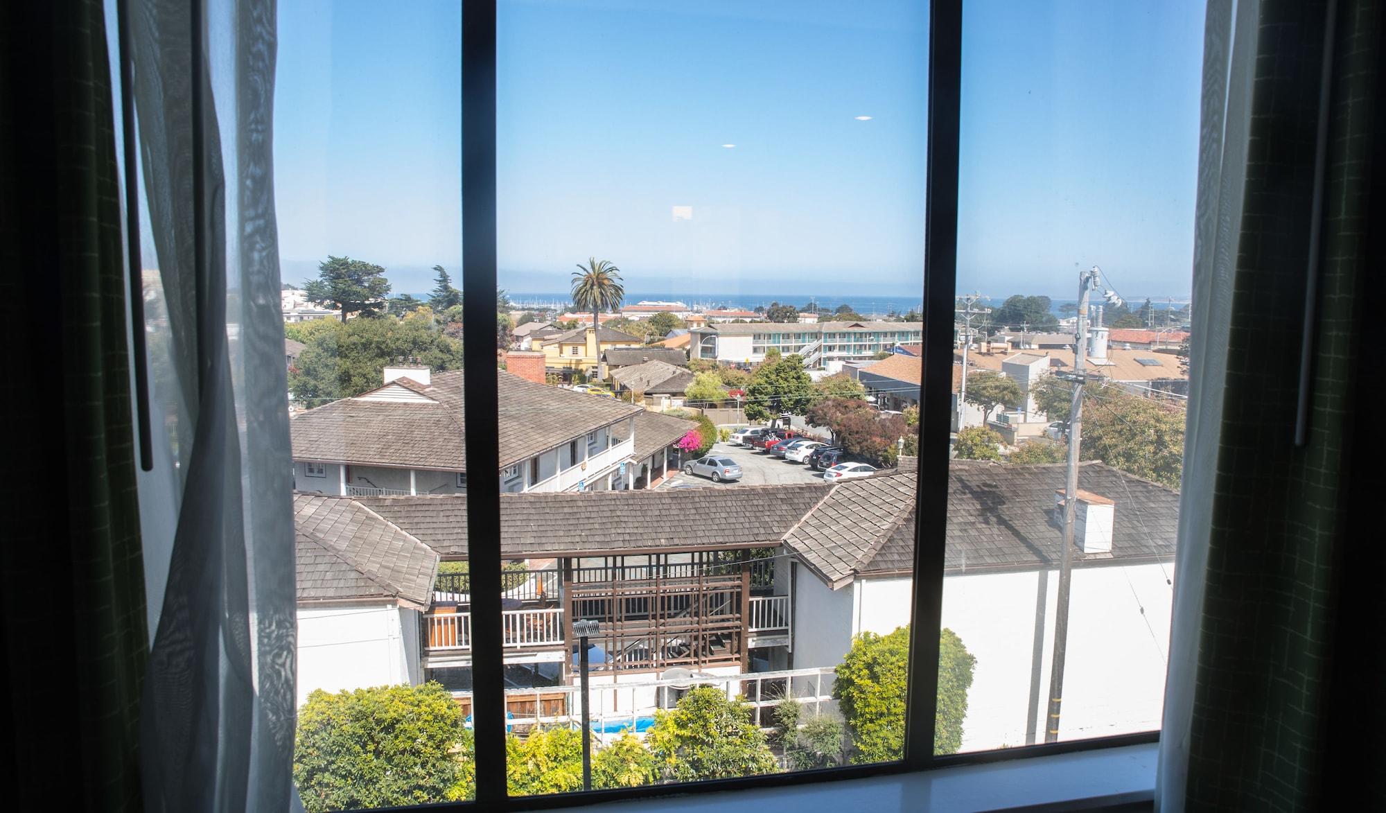 Days By Wyndham Downtown Monterey