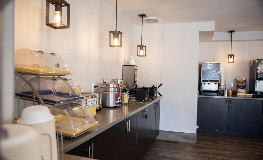 Motel Days By Wyndham Downtown 2*
