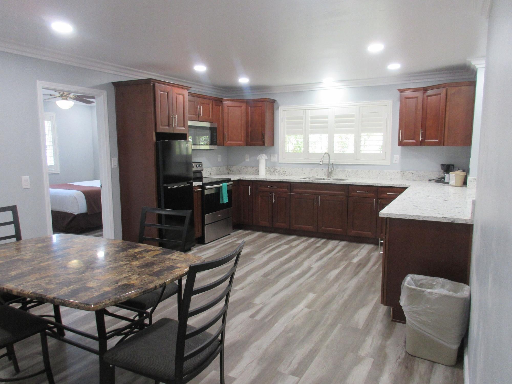 Lone Oak Motel 2*