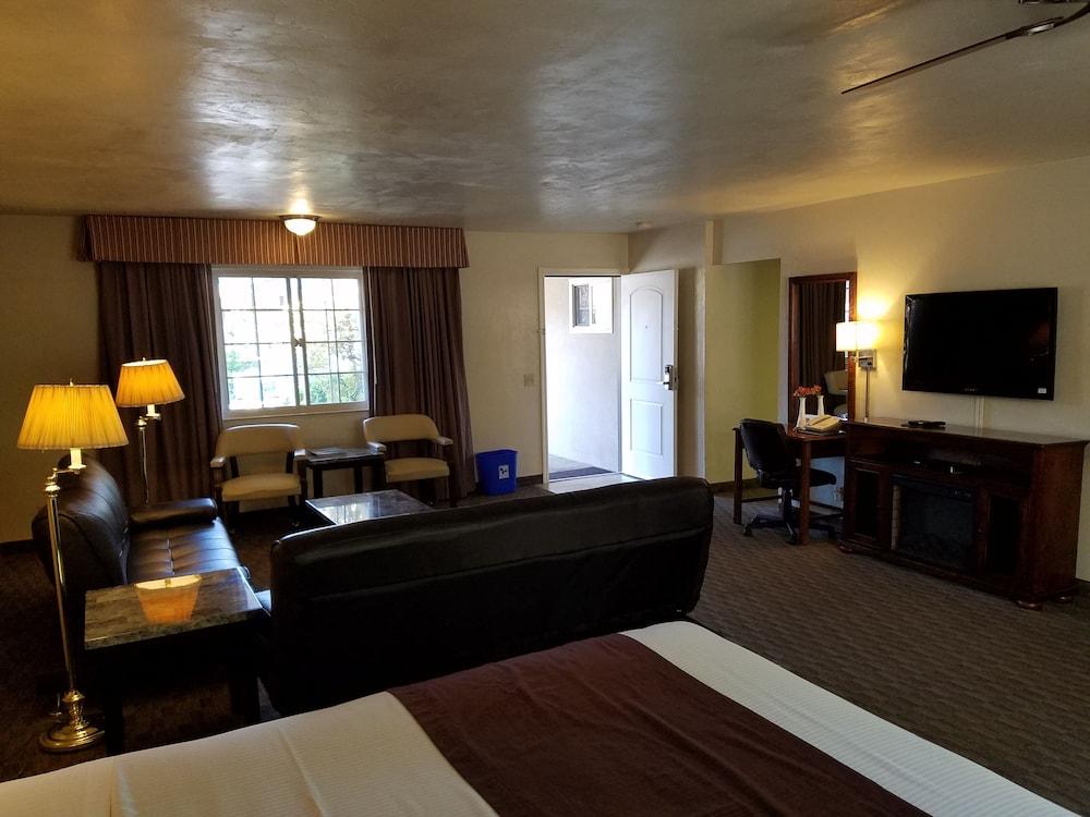 Lone Oak Motel 2*