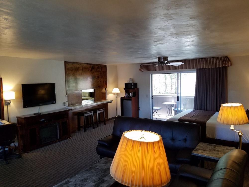 Motel Lone Oak 2*