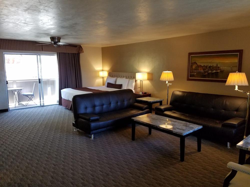 Lone Oak Motel 2*