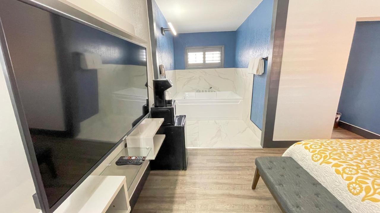 The Fremont 2* Monterey
