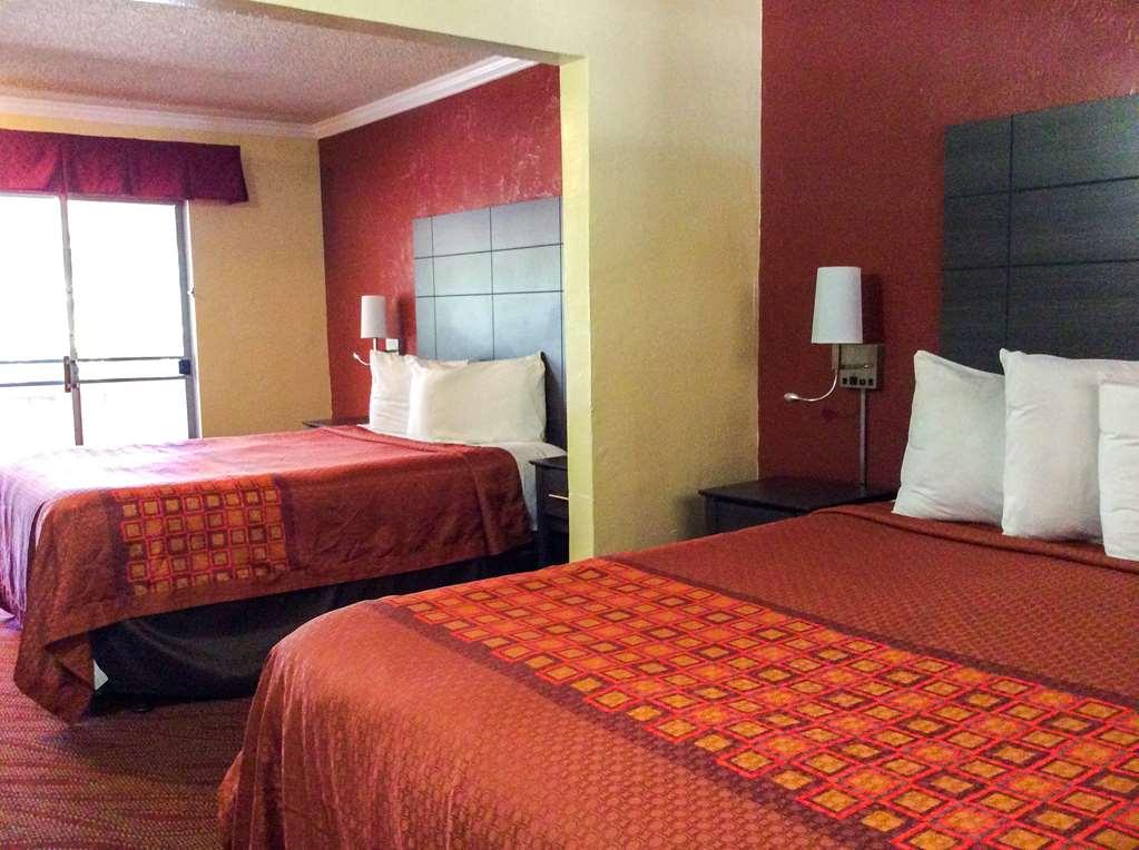 Americas Value Presidents On Munras Motel