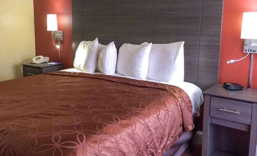 Motel Americas Value Presidents On Munras
