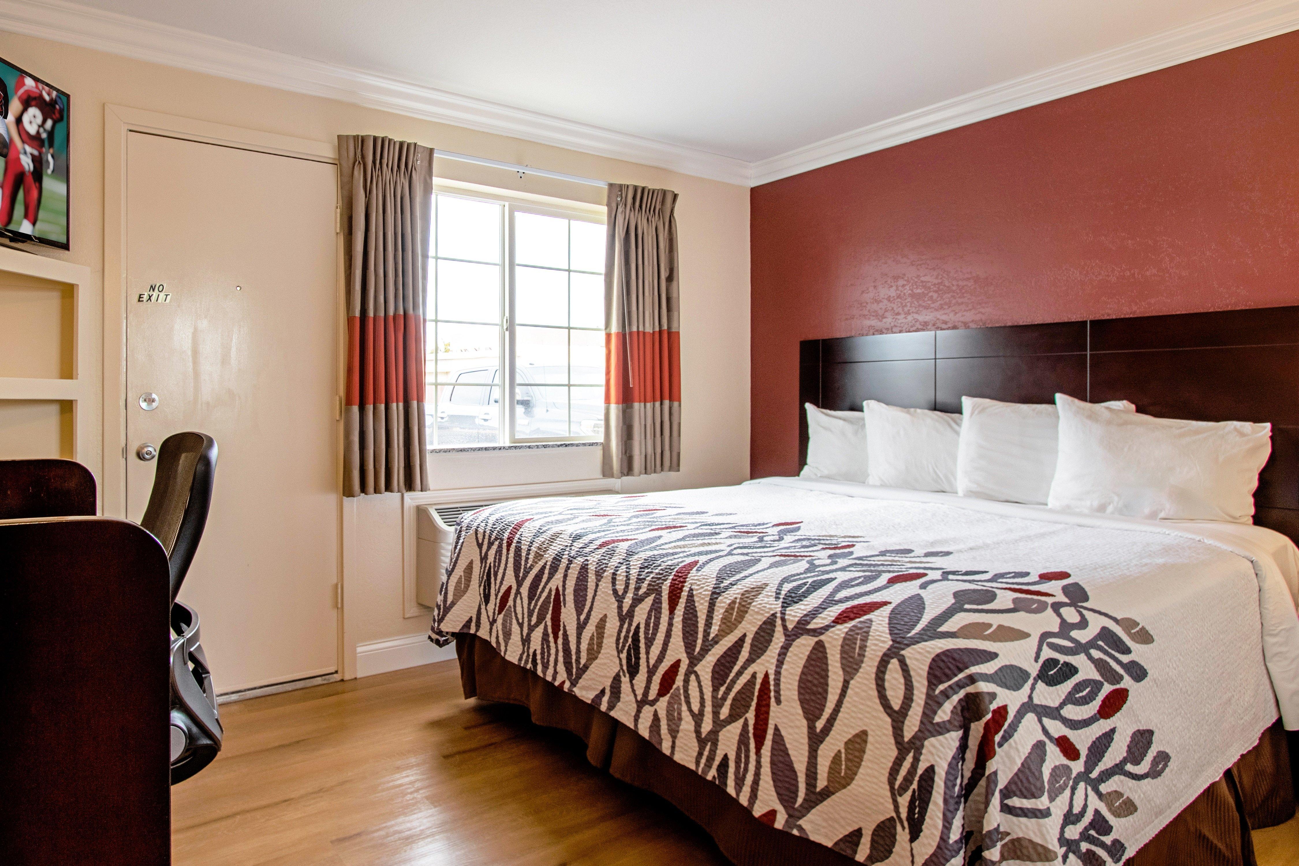 Americas Value & Hotel Monterey
