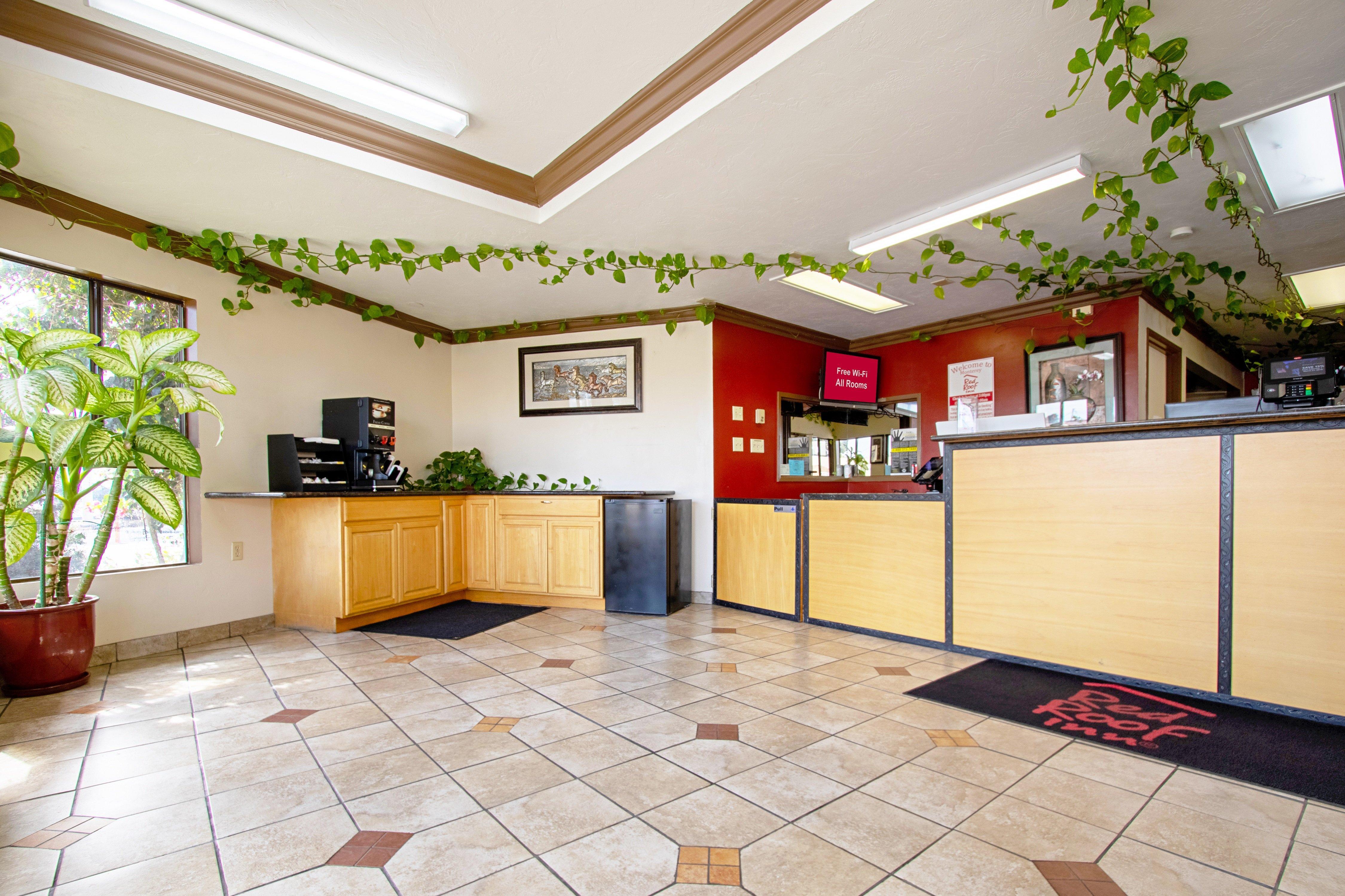 Americas Value & Hotel Monterey