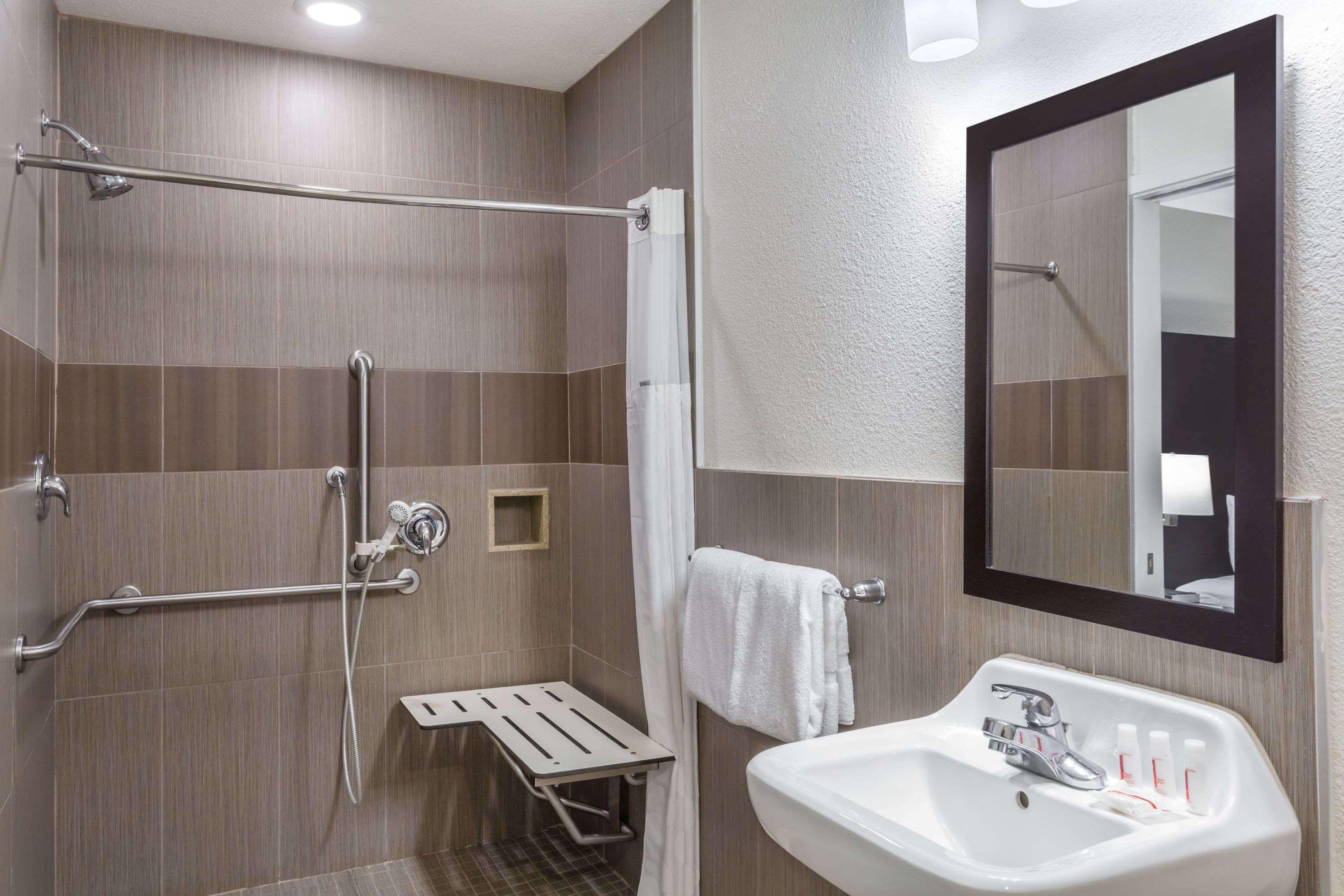 Hotel Ramada By Wyndham Monterey