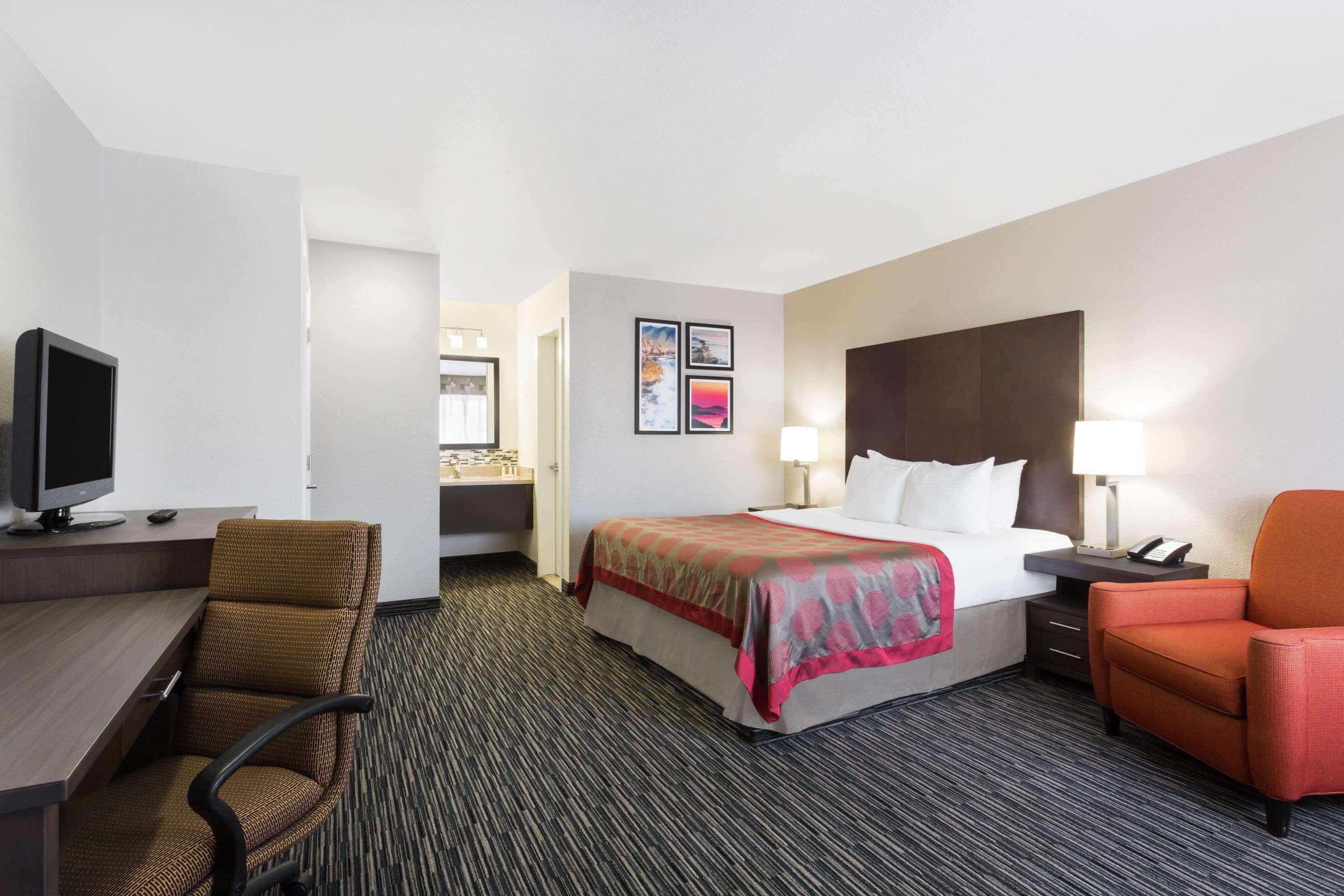 Ramada By Wyndham 3*