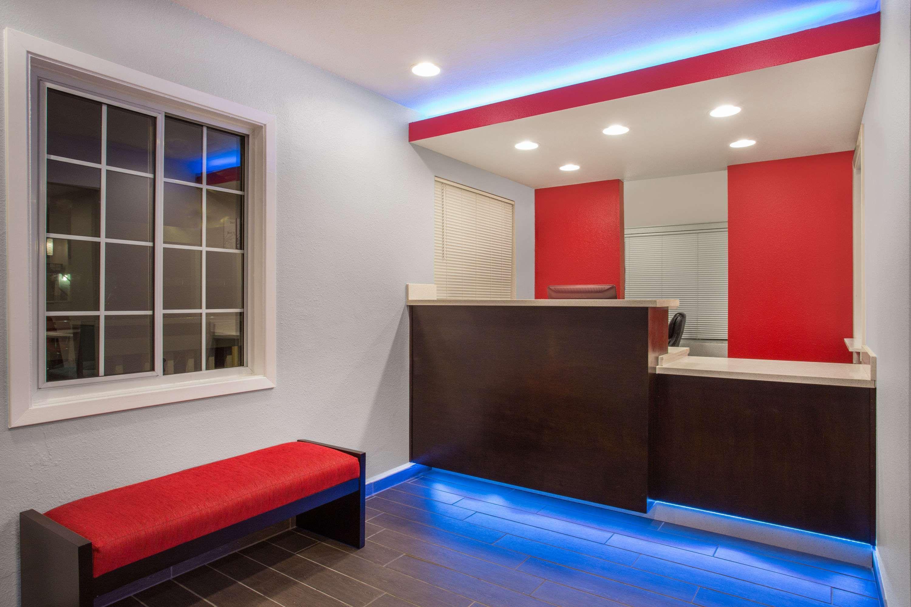Ramada By Wyndham 3* Monterey