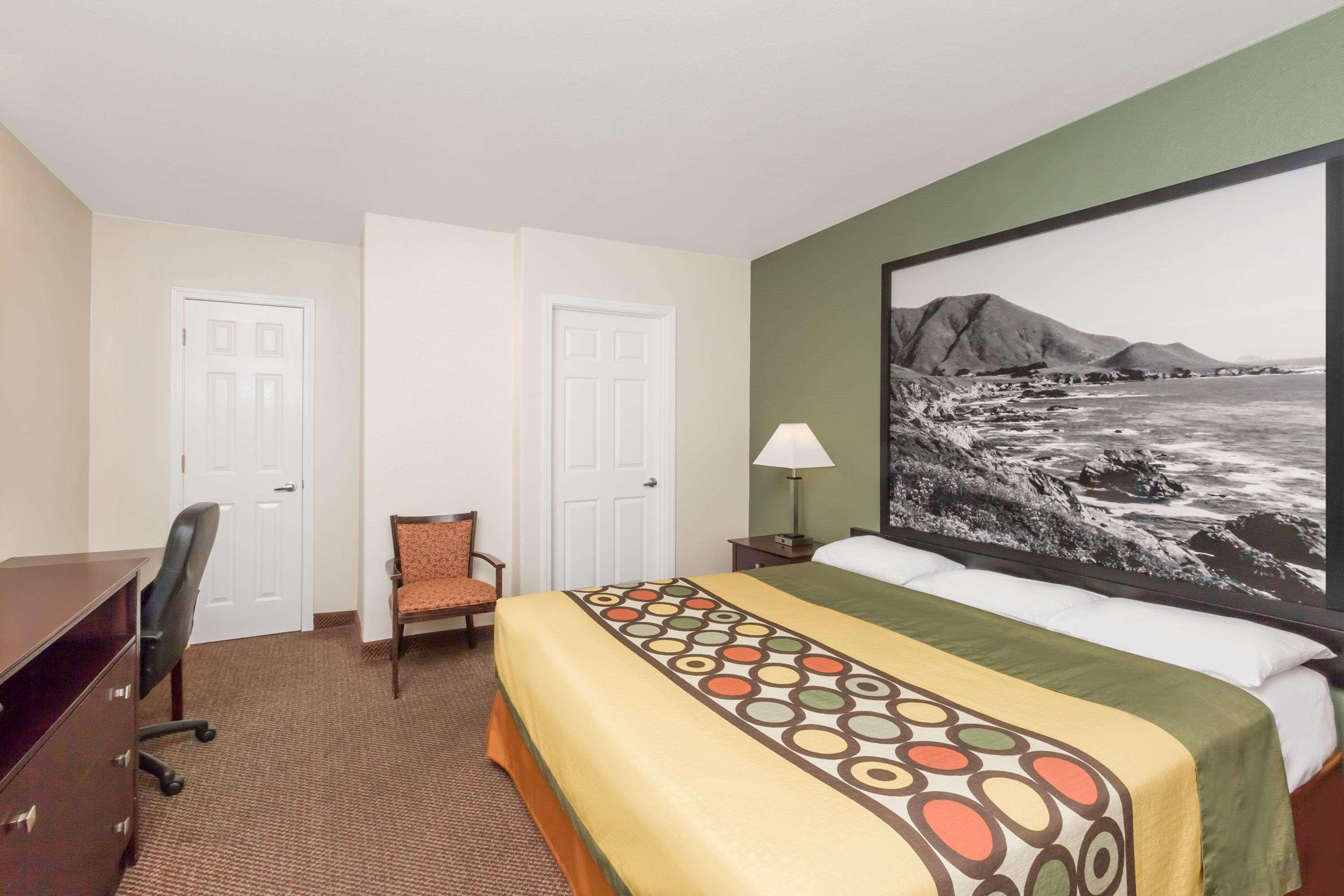 Super 8 By Wyndham Motel 2*