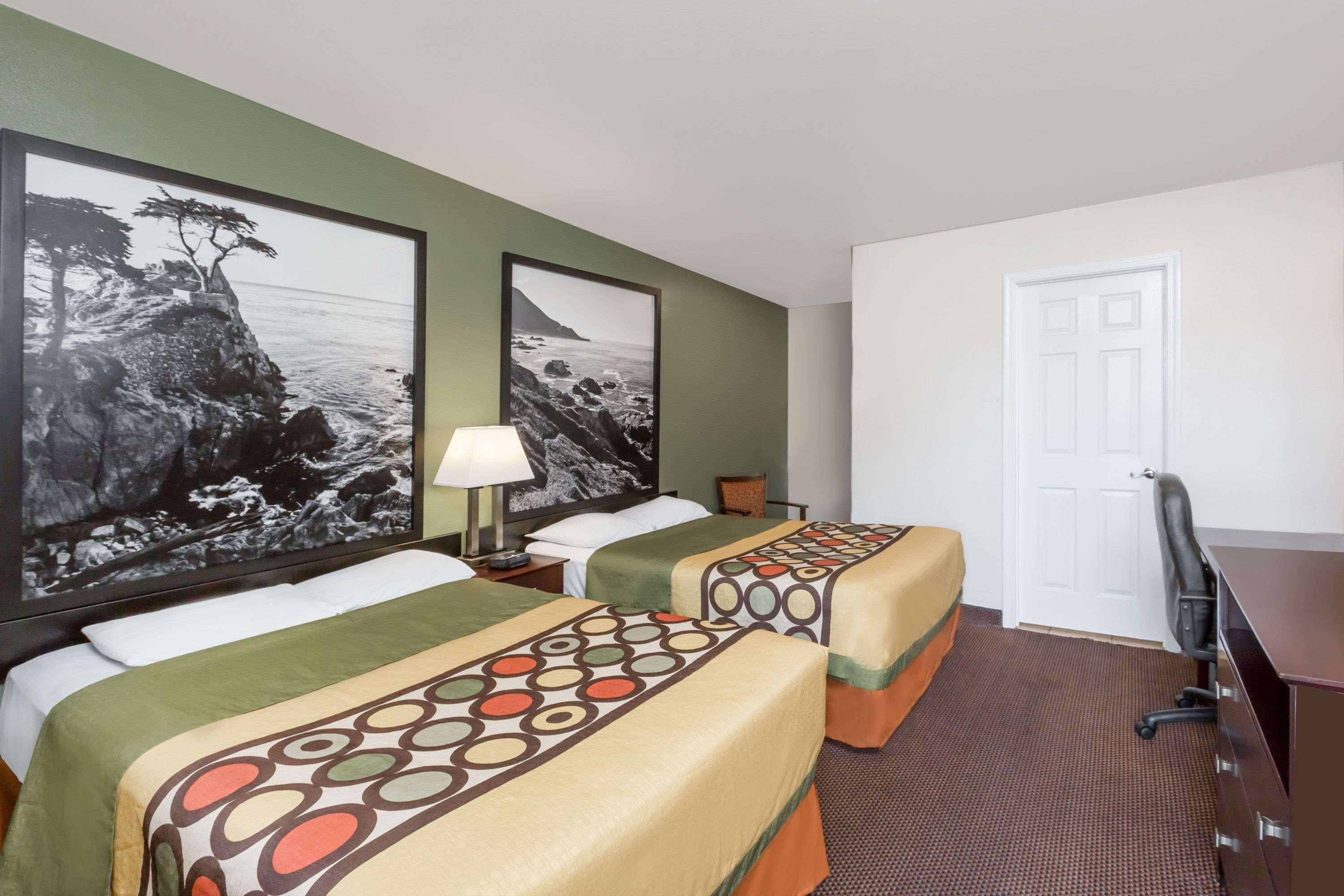 Super 8 By Wyndham Monterey
